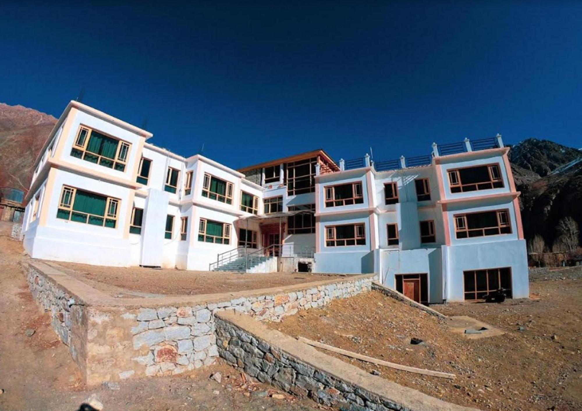 Hotel The Nun-Kun Residency Kargil Exterior foto