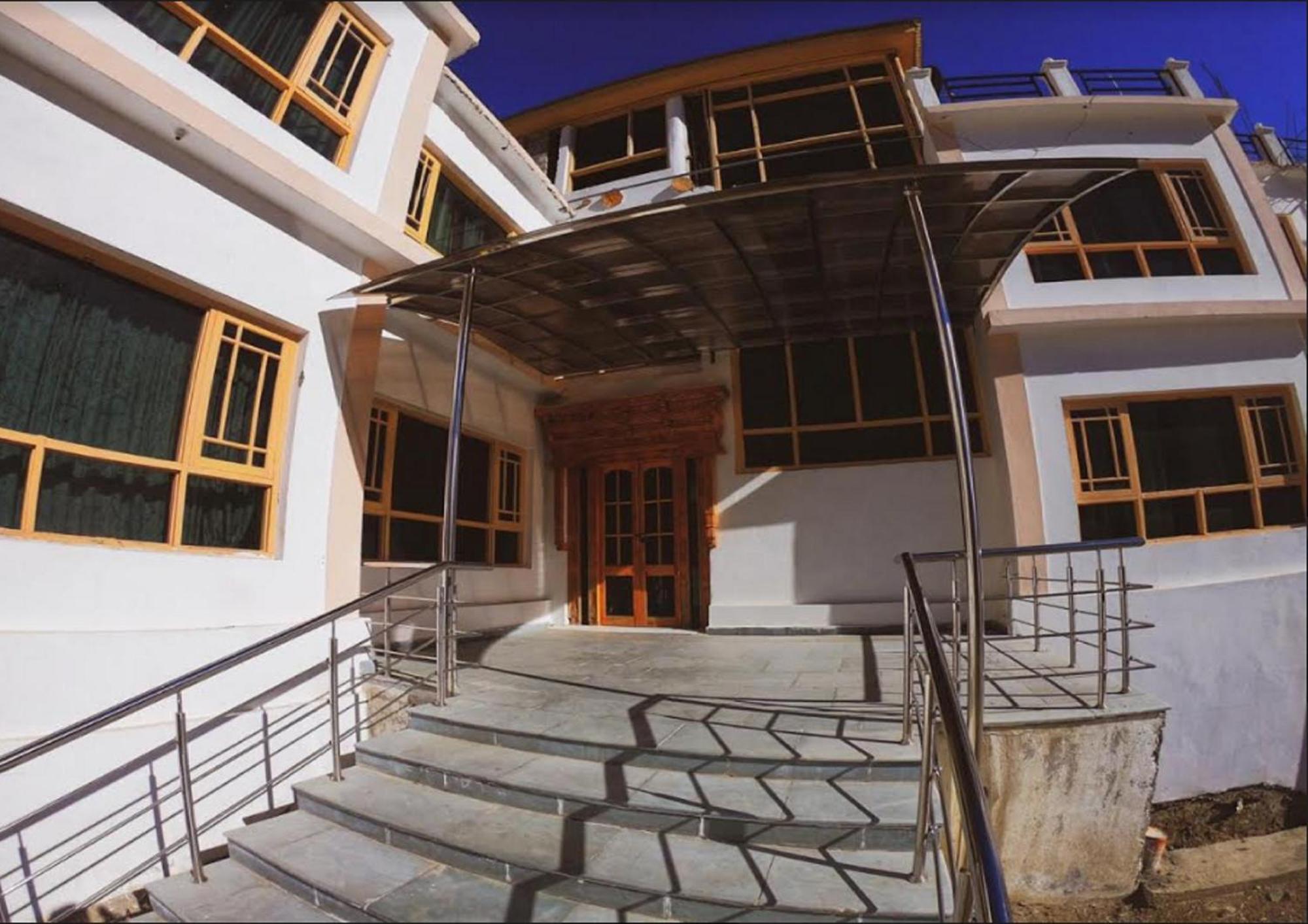 Hotel The Nun-Kun Residency Kargil Exterior foto