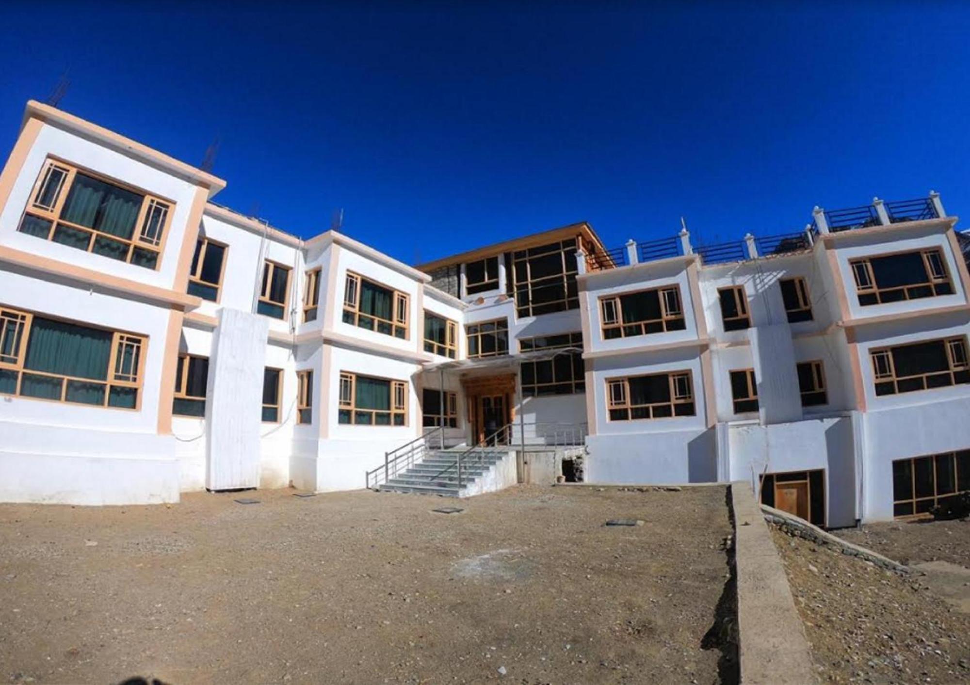 Hotel The Nun-Kun Residency Kargil Exterior foto